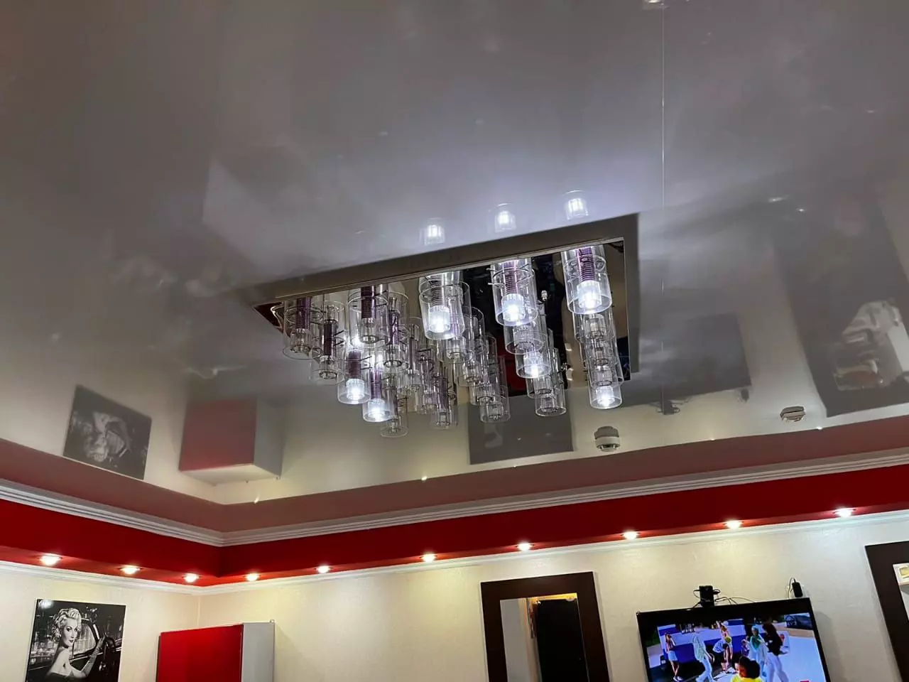 Глянцевый натяжной потолок в офис, фото 3